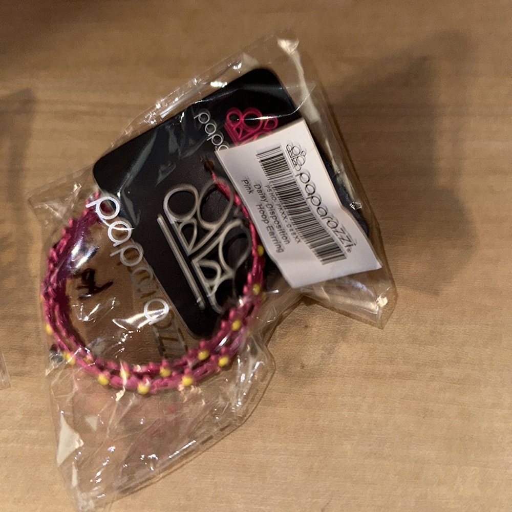 Post back earrings - Picture 2 of 3
